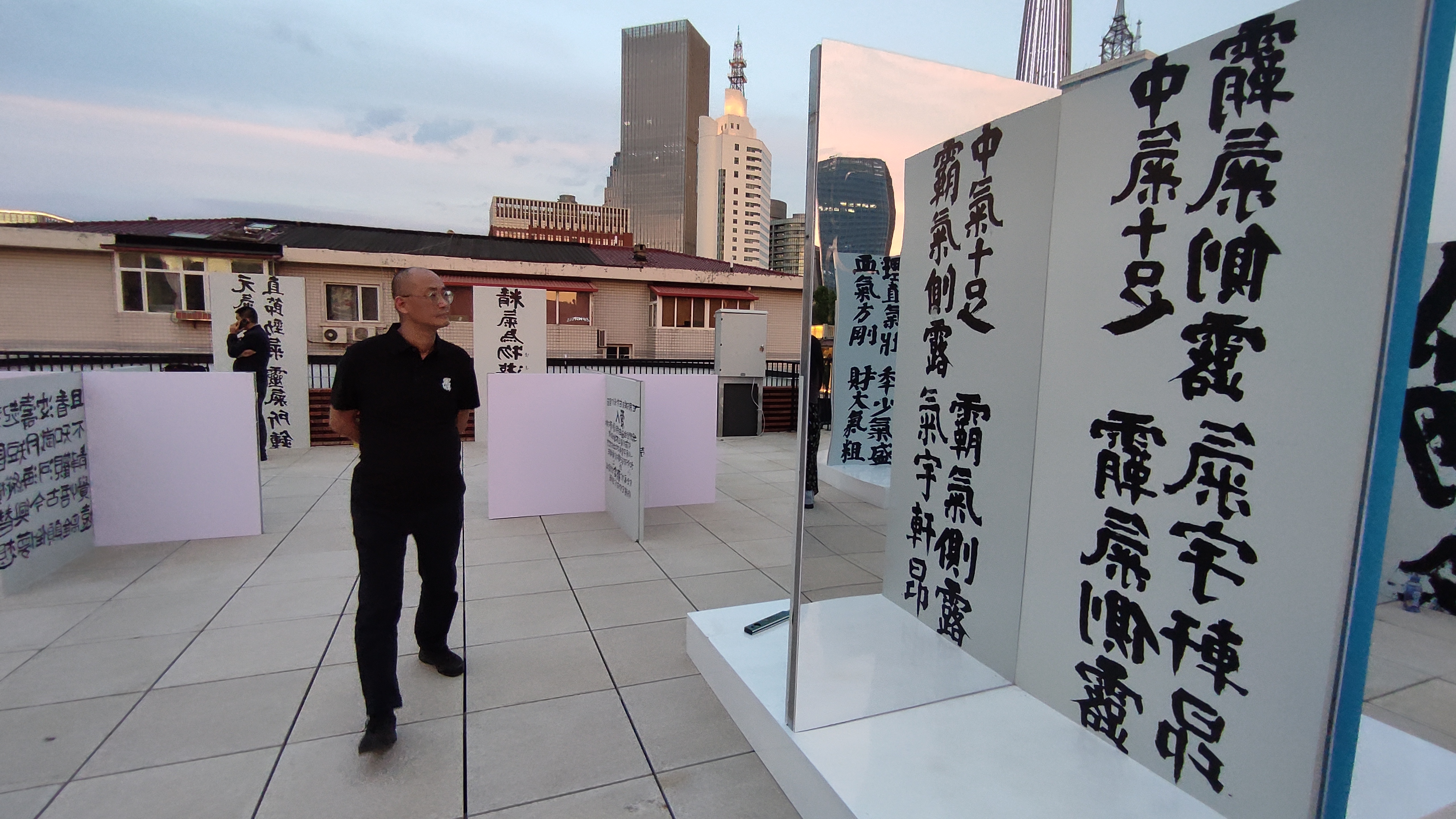 《镜书阁》书法装置，天津钟书阁顶楼，2025