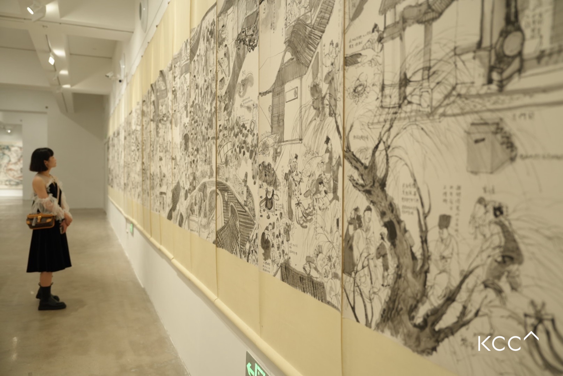 展厅中的地图与绘画长卷